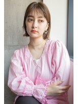 レゴ(REGO)&nbsp;ミディ#グレージュカラーシルキーベージュ斜めバング