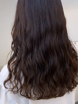 アメリ バイ アピッシュ(Amelie by apish) コテ巻き風パーマ上から少ししっかり目　新デジタルパーマ