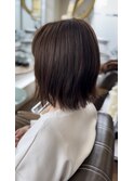 外ハネ、モノトーンベージュ