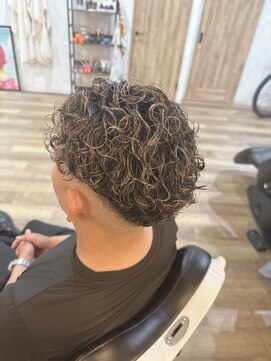 ティグレ(TIGRE) スキンフェード×スパイラルパーマ