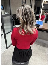 アコ(Aco)&nbsp;★フェミニン＆エッジーなシャドウルーツバレイヤージュ★