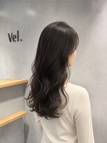 ヴェル(Vel.) 艶カラー×ブリーチなしミルクティーベージュ×韓国風コテ巻き