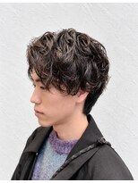 カスミ 霞(KASUMI)&nbsp;ミニウルフ×スパイラルのこなれスタイル。20代/パーマ/大学生