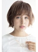 透け感の中に品の良さ感じるヌーディーベージュボブ