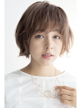 ビューティーアンドケアカロン(Beauty and Care CALON) 透け感の中に品の良さ感じるヌーディーベージュボブ