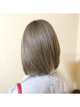 サーティーン(THIRTEEN) 透明感ボブ