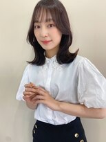 くびれレイヤー大人ふんわりミディアム