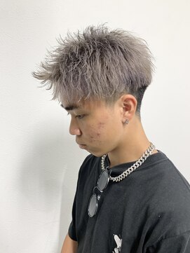 イーラ(era) ハイトーン×短髪×アップバング