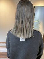 アルボーテルジェ(Art BeAute' ROUGET)&nbsp;シルバーのバレイヤージュカラー/10代/20代/30代