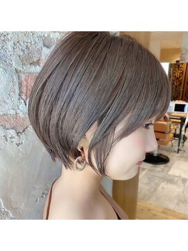 アフロート ルヴア(AFLOAT RUVUA) 【岩田莉奈】●40・50代前下がりショートボブ　丸みショート◎