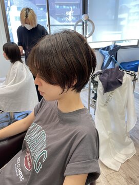 コワファーストナガサキシャンプーボーイ(COIFF1RST NAGASAKI SHAMPOO BOY) 大人可愛い20代30代40代黒髪前下がりショートボブ丸みショート◎