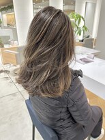 ステア ケース(stair case)&nbsp;大人ハイライトバレイヤージュ白髪ぼかしレイヤーカット