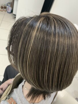 スリーピースアクシス (Three Peace axis) ハイライトで白髪ぼかし！