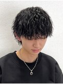 ツイストスパイラルマッシュウルフ黒髪ツーブロック縦落ちパーマ