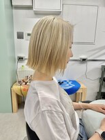 ヒビヲ(HIBIO)&nbsp;ショートボブ切りっぱなしボブタッセルボブベージュカラー横浜