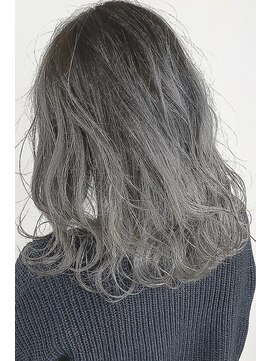 ラフィス ヘアー ラヴィ 寝屋川店(La fith hair lavie) 【La fith】 グレージュグラデーション×ミディアムスタイル