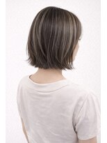 ウル(ulu)&nbsp;ハイライト　名東区　レイヤー　ロング　白髪ぼかし