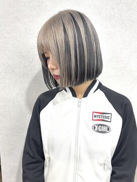 ツキ 横浜店(tuki) ホワイトグレージュインナーカラーイヤリングカラーケアブリーチ