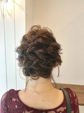 ブッディ(BUDDHI) 編み込みでアレンジ