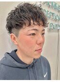 刈り上げツーブロックスペインカールパーマカジュアルメンズヘア