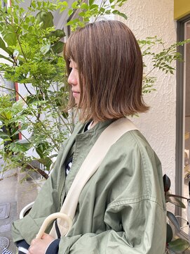 ラベストオイケ(LOVEST OIKE) 外ハネとベージュカラー