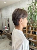 明るめベージュ