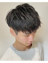 フリーク バーバーショップ 都島店(FREAK BARBER SHOP) 黒髪束感ツーブロックマッシュ女子ウケ王道スタイル