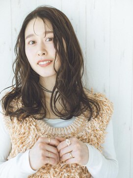 ホヌア(hoNua.) ミディアムウェーブ 薄めバング 大人可愛い 20代30代