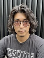 緩め波巻きスパイラルパーマメンズセンターパートウルフカット