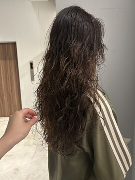 ローエ バイ デコ(Rohe by DECO) [伽羅]外国人のくせ毛風ロングパーマ