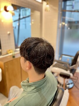ゼロスバーバー(0's BARBER SHOP) メンズパーママッシュ黒髪シャドウパーマ