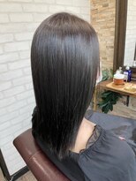 ハサミバイアトリエナガノ 千葉(8sami by atelier nagano) ショートボブ/センターパート/ツヤ髪/グラデーション/イヤリング