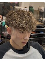 イーラ アメ村店(era)&nbsp;スペインカール　ツイストスパイラル眉カットメンズパーマ