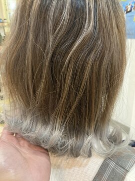 ベストヘアー 上本郷店 裾カラーホワイトシルバー【松戸市　上本郷　BEST HAIR】