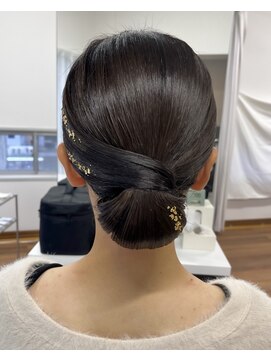 オウン(AUN) タイトシニヨン