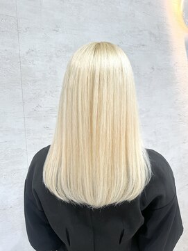 イル(iLu.) ホワイトブロンド/抜きっぱなしブリーチ/ハイトーンブロンド