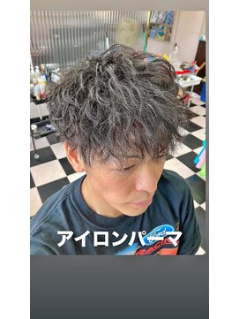 ハウディー(HOWDY) 「大人の色気アイロンパーマ」で、理想の束感とボリュームを