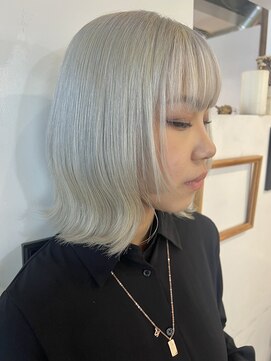 トロニー(TLONY) ホワイトカラー　トリプルカラー　stylist/miaki