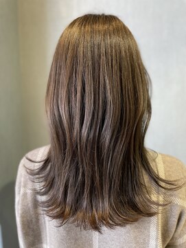 シャトン(chaton) オリーブ/グレージュ/外ハネスタイル