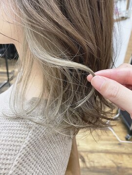 ジェナ(Jena) インナーカラー×プラチナホワイト