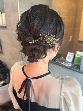 ガーデンヨコハマ(GARDEN YOKOHAMA) ヘアアレンジ ローシニヨン ふわふわ 金箔 結婚式 小顔