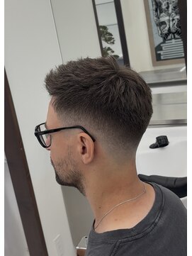 トウキョウ クラシック バーバー タウン(TOKYO CLASSIC BARBER TOWN) ミドルフェード