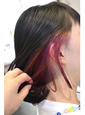黒髪ボブにこっそりカラフルインナーカラー