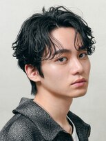 テン 心斎橋(tenn.)&nbsp;メンズセンターパート七三分けパートニュアンスパーマ刈り上げ