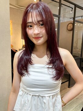 抜け感レイヤー×カシスレッド