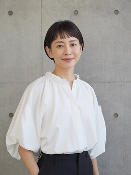 ヘアーサロン 6(hair salon) 前髪パッツン×黒髪ツヤすっきりショート