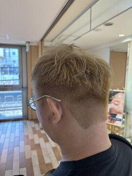 ケンジ 平塚 アネッタ(KENJE annetta) 刈り上げショート ミルクティーベージュ