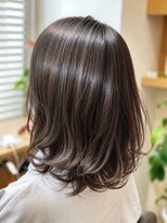 ウイ バイ ファースト 北四番丁店(u'i by first)&nbsp;自然なツヤ感が魅力の大人ミディアムスタイル