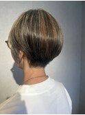 ショートボブ×ハイライトで立体感のある大人ヘアに♪