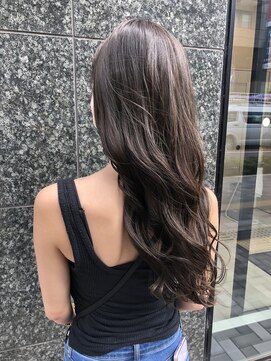 トゥーユー(to you...) オリーブグレージュ　担当　松田